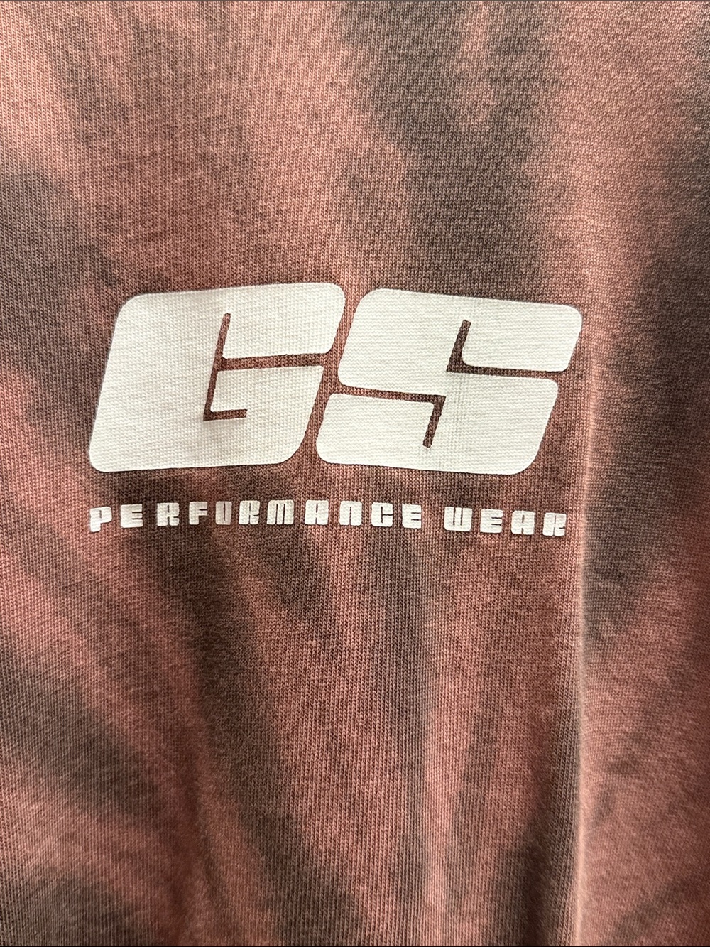 GYMSHARK Men’s Performance Crew Tie-Dye Long Sleeve Tee - Maroon - Picture 4 of 4